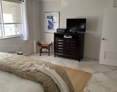 10185 Collins Ave - Photo Thumbnail 26