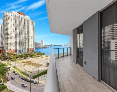 1300 Brickell Bay Dr - Photo Thumbnail 1