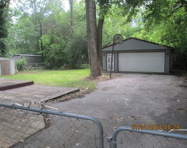 3448 N Hawthorne Lane - Photo Thumbnail 2