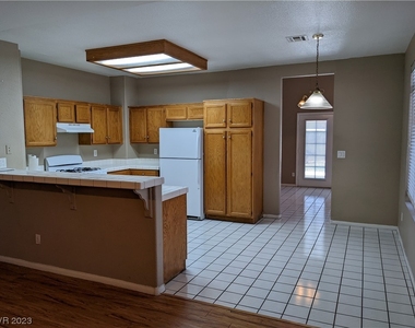 1016 Matagorda Lane - Photo Thumbnail 3