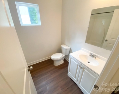 7928 E Lane Drive - Photo Thumbnail 10