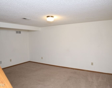 5073 Singleton Dr - Photo Thumbnail 7