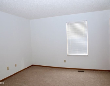 5073 Singleton Dr - Photo Thumbnail 9