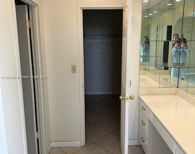 3725 S Ocean Dr - Photo Thumbnail 11