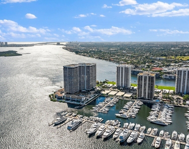 100 Lakeshore Drive - Photo Thumbnail 56
