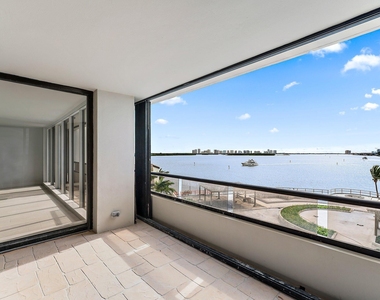 100 Lakeshore Drive - Photo Thumbnail 36