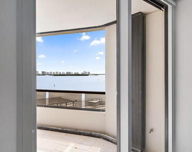 100 Lakeshore Drive - Photo Thumbnail 39