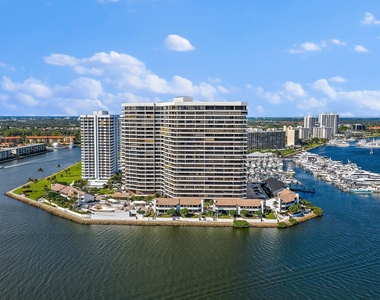 100 Lakeshore Drive - Photo Thumbnail 53