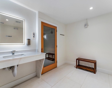 100 Lakeshore Drive - Photo Thumbnail 45