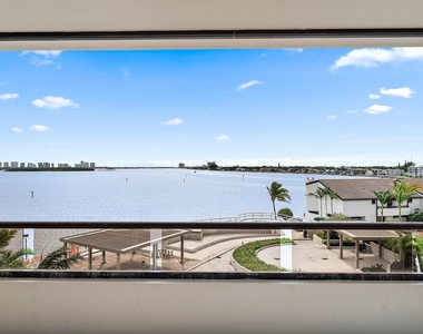 100 Lakeshore Drive - Photo Thumbnail 34