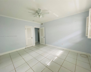 462 Golden Isles Dr - Photo Thumbnail 25