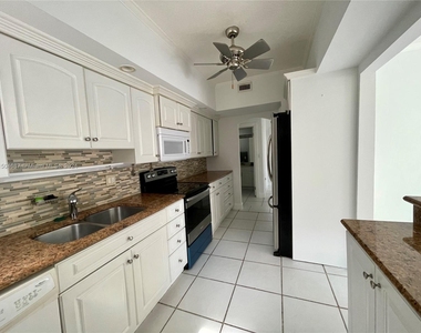 462 Golden Isles Dr - Photo Thumbnail 8