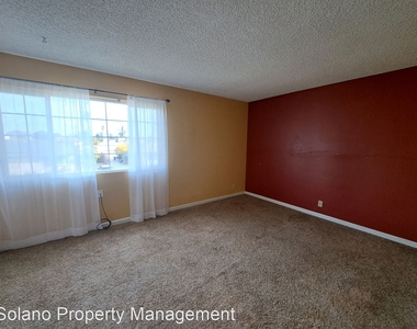 2439 Beaufort Dr - Photo Thumbnail 7