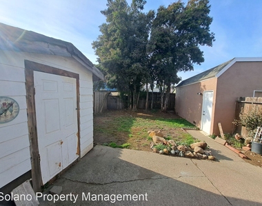 2439 Beaufort Dr - Photo Thumbnail 12