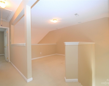 8944 Cinnabay Drive - Photo Thumbnail 15