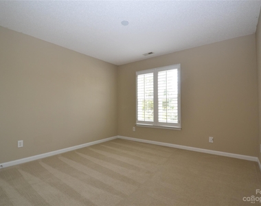 8944 Cinnabay Drive - Photo Thumbnail 22