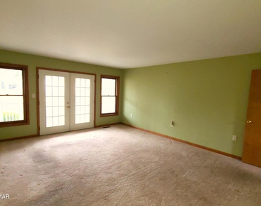 907 Thornberry Court - Photo Thumbnail 7