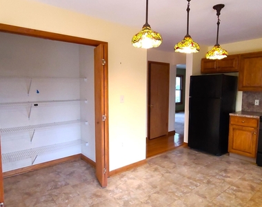 907 Thornberry Court - Photo Thumbnail 4