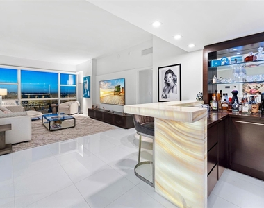 6801 Collins Ave - Photo Thumbnail 0