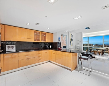 6801 Collins Ave - Photo Thumbnail 14