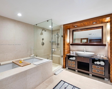 6801 Collins Ave - Photo Thumbnail 7