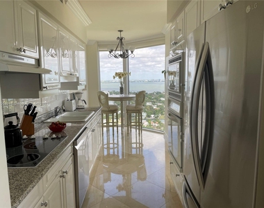 4779 Collins Ave - Photo Thumbnail 7