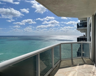 4779 Collins Ave - Photo Thumbnail 0