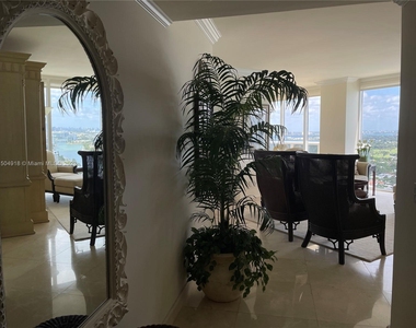 4779 Collins Ave - Photo Thumbnail 10