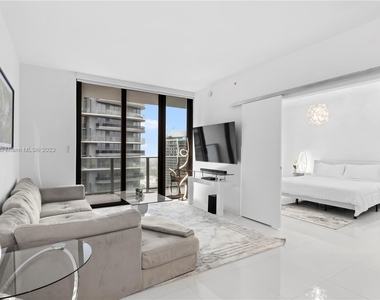 1010 Brickell Ave - Photo Thumbnail 0