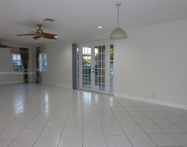 991 Crestview Cir - Photo Thumbnail 12