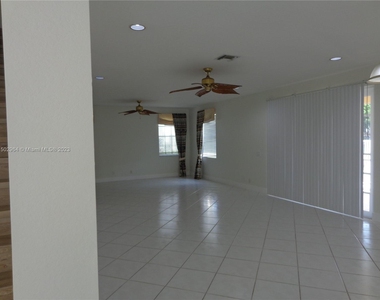 991 Crestview Cir - Photo Thumbnail 16