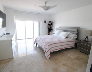 8925 Collins Ave - Photo Thumbnail 4