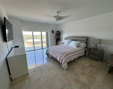 8925 Collins Ave - Photo Thumbnail 17