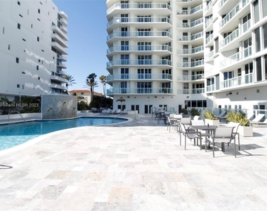 8925 Collins Ave - Photo Thumbnail 31