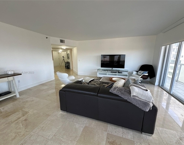 8925 Collins Ave - Photo Thumbnail 15