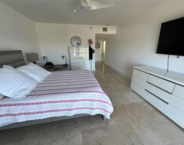 8925 Collins Ave - Photo Thumbnail 19