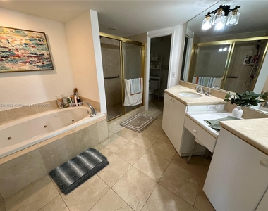 8925 Collins Ave - Photo Thumbnail 16