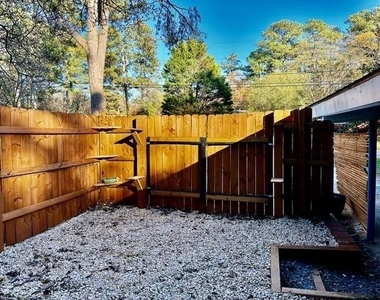 694 Inglewood Drive Se - Photo Thumbnail 13