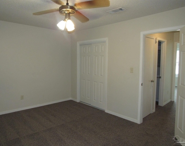 8103 Stonebrook Dr - Photo Thumbnail 10