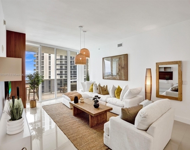 15901 Collins Ave - Photo Thumbnail 5