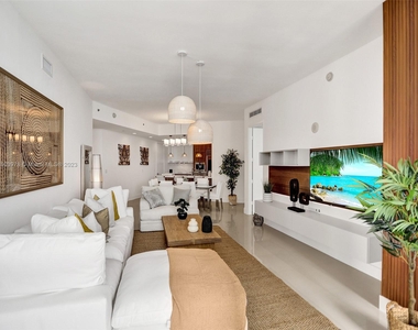 15901 Collins Ave - Photo Thumbnail 8