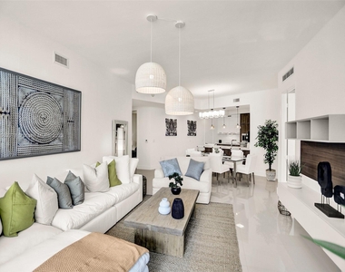 15901 Collins Ave - Photo Thumbnail 4