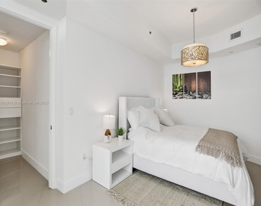 15901 Collins Ave - Photo Thumbnail 35