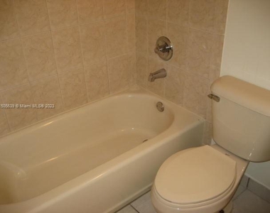 10744 N Kendall Dr - Photo Thumbnail 5