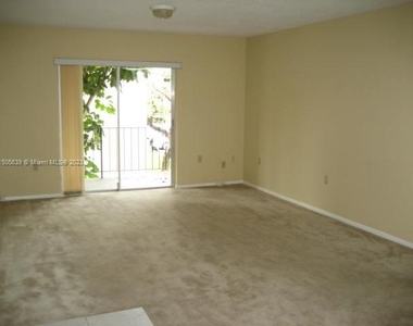 10744 N Kendall Dr - Photo Thumbnail 9