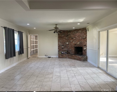 15444 Los Robles Avenue - Photo Thumbnail 4