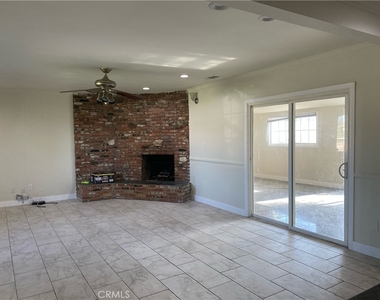 15444 Los Robles Avenue - Photo Thumbnail 5