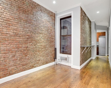 Copy of 206 East 83rd Street, Unit 1e - Photo Thumbnail 0