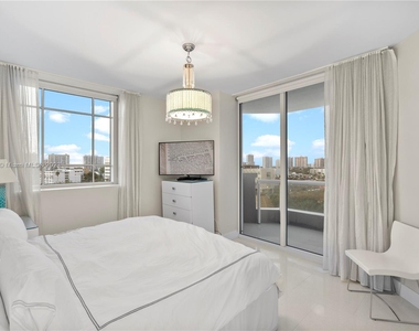 17875 Collins Ave - Photo Thumbnail 16