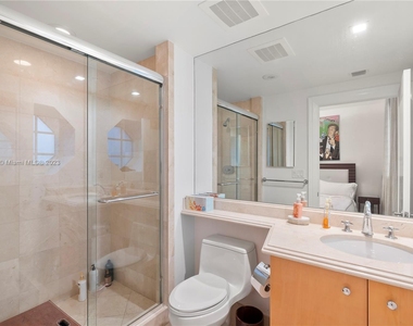 17875 Collins Ave - Photo Thumbnail 19